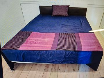 Zwevend bed 200x160cm beschikbaar voor biedingen