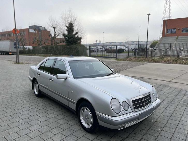 Mercedes - Benz E220 Elegance Automaat 135.000km's (carpass), Auto's, Mercedes-Benz, Bedrijf, Te koop, E-Klasse, ABS, Airbags