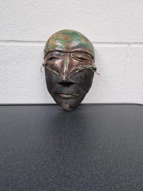 Grieks masker in klei en messing, Verzamelen, Overige Verzamelen, Nieuw, Ophalen
