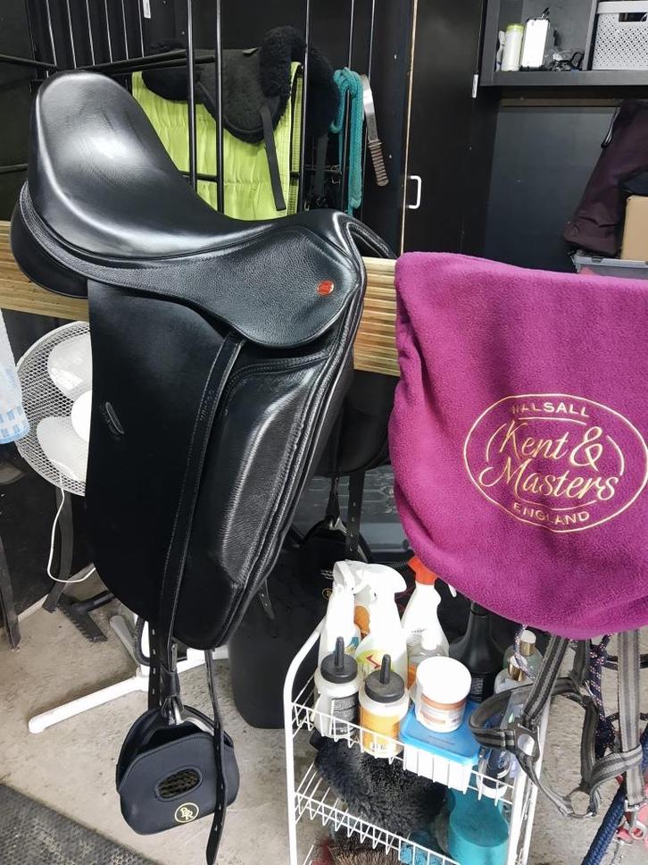 Dressuur zadel met stijgbeugels en Singel, Dieren en Toebehoren, Paarden en Pony's | Zadels, Zo goed als nieuw, Dressuur, Ophalen