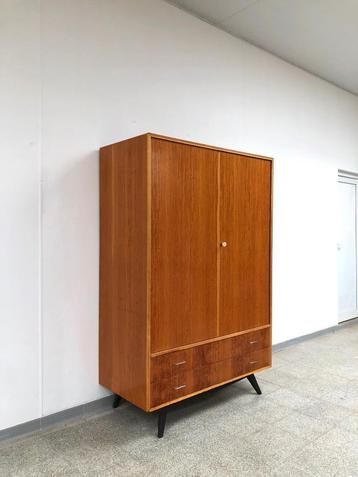 Vintage mid-century wandkast/gaderobekast/kleerkast 1960's beschikbaar voor biedingen
