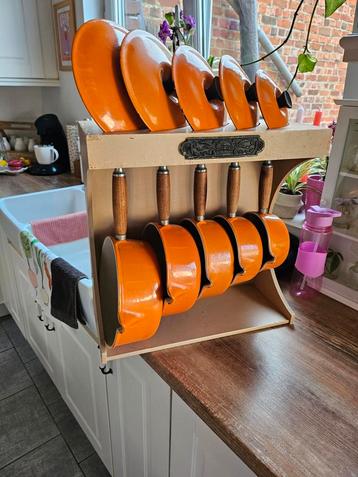 Archelle Le Creuset avec ses 5 poelons. beschikbaar voor biedingen
