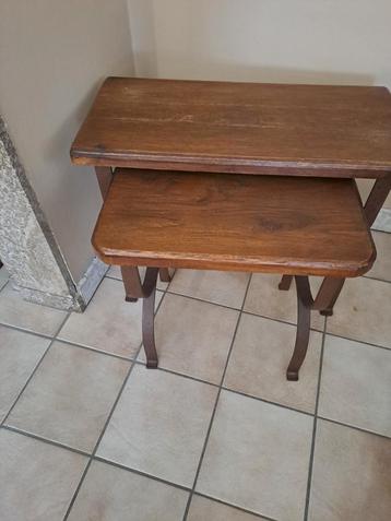 Table gigogne en bois plein et pied en fer forgé  beschikbaar voor biedingen