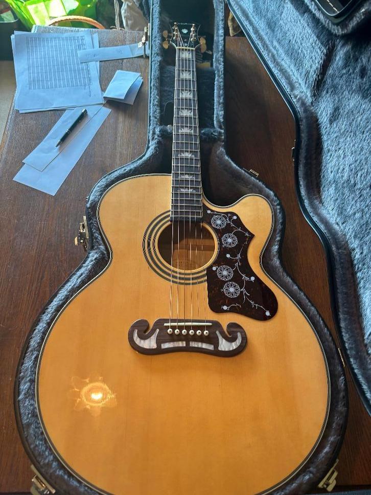 Epiphone Jumbo Akoestische Gitaar – met hardcase, Muziek en Instrumenten, Snaarinstrumenten | Gitaren | Akoestisch, Zo goed als nieuw