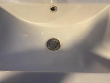  Meuble lavabo avec vasque et robinet – bon état beschikbaar voor biedingen