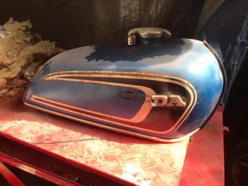 honda cb250/cb360 benzinetank  beschikbaar voor biedingen