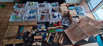 Set zonnebrillen met houten montuur  beschikbaar voor biedingen