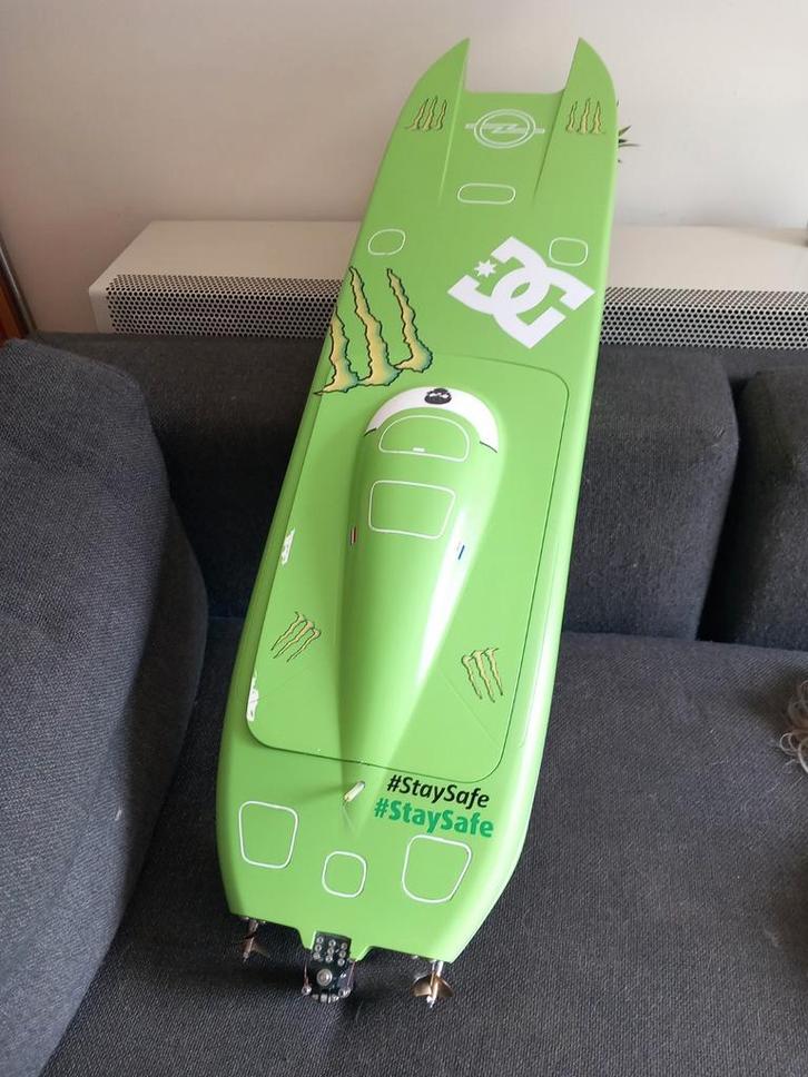 Mystic MHZ - RC Offshore Catamaran Powerboat, Hobby en Vrije tijd, Modelbouw | Radiografisch | Overige, Zo goed als nieuw, Ophalen