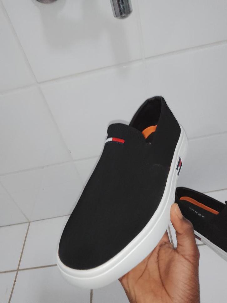 Tommy Hilfiger slip-on shoe, Kleding | Heren, Schoenen, Zo goed als nieuw, Pantoffels of Sloffen, Zwart, Ophalen of Verzenden