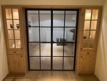 Massieve eiken ensuitekast beschikbaar voor biedingen