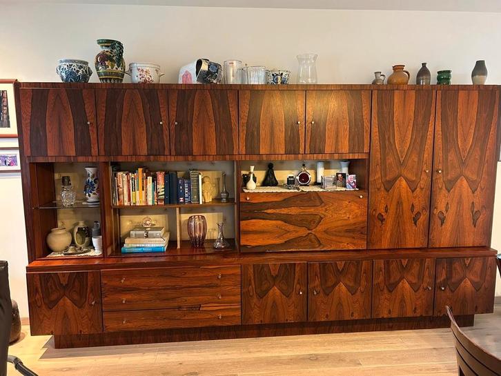 Massief houten wandkast, Huis en Inrichting, Kasten | Wandmeubels, Zo goed als nieuw, Ophalen