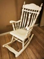 Vintage witte houten schommelstoel – elegant en comfortabel, Kinderen en Baby's, Ophalen