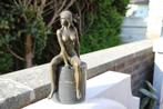 naakte vrouw in bronzen ronde basis gesigneerd, CLAUDE, Ophalen, Brons