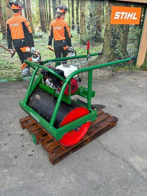 Rouleau motorisé pour pelouse, Tuin en Terras, Gras en Kunstgras, Zo goed als nieuw, Gras, 20 m² of meer, Ophalen