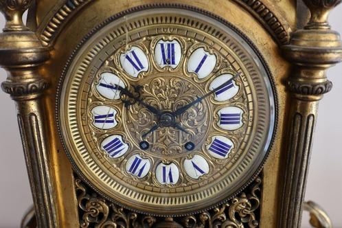 Grote bronzen vergulde pendule + 2 stuks zesarmige kandelaar, Antiek en Kunst, Antiek | Kandelaars, Koper of Brons, Ophalen