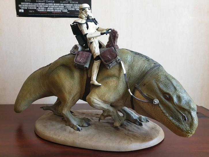 Statue DEWBACK Sideshow 1/6 Scale Star Wars + SANDTROOPER, Verzamelen, Star Wars, Gebruikt, Beeldje of Buste, Ophalen