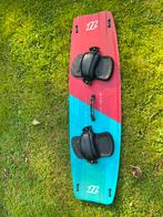 Planche de kitesurf North Astra + fixations North, Sports nautiques & Bateaux, Kitesurf, Double astuce, Enlèvement, Neuf, Planche de kite