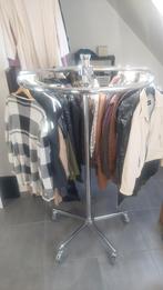 Kleding rek op wielen, Ophalen