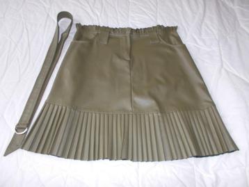 Jupe courte plissée FASHION CLOTHES. beschikbaar voor biedingen