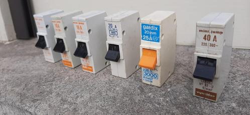 Automaten, zekering, zekeringen, of minijump, penautomaten,, Doe-het-zelf en Bouw, Elektriciteit en Kabels, Zo goed als nieuw