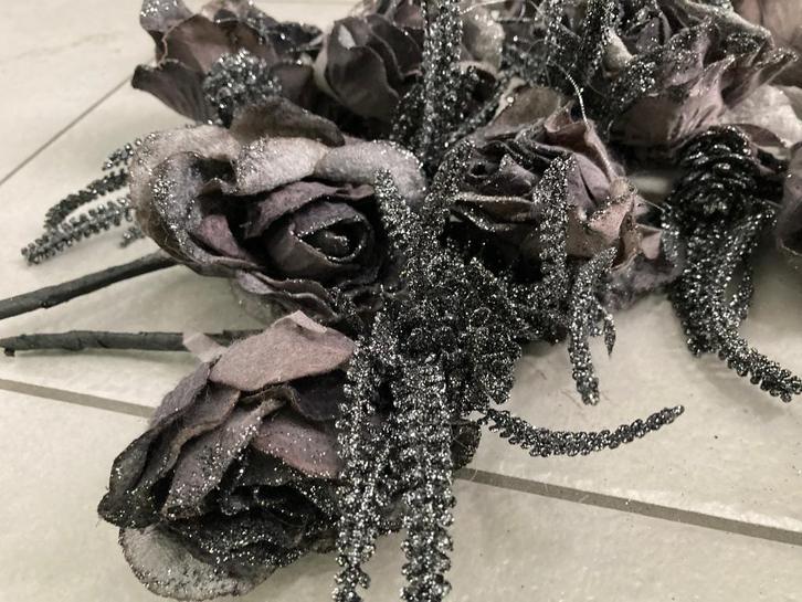 Antracietkleurige kestdeco bloemen, Diversen, Kerst, Zo goed als nieuw, Ophalen of Verzenden