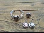 Set van armband, oorbellen en ring met grijze steen drukknop, Ophalen of Verzenden, Nieuw, Zilver, Met strass