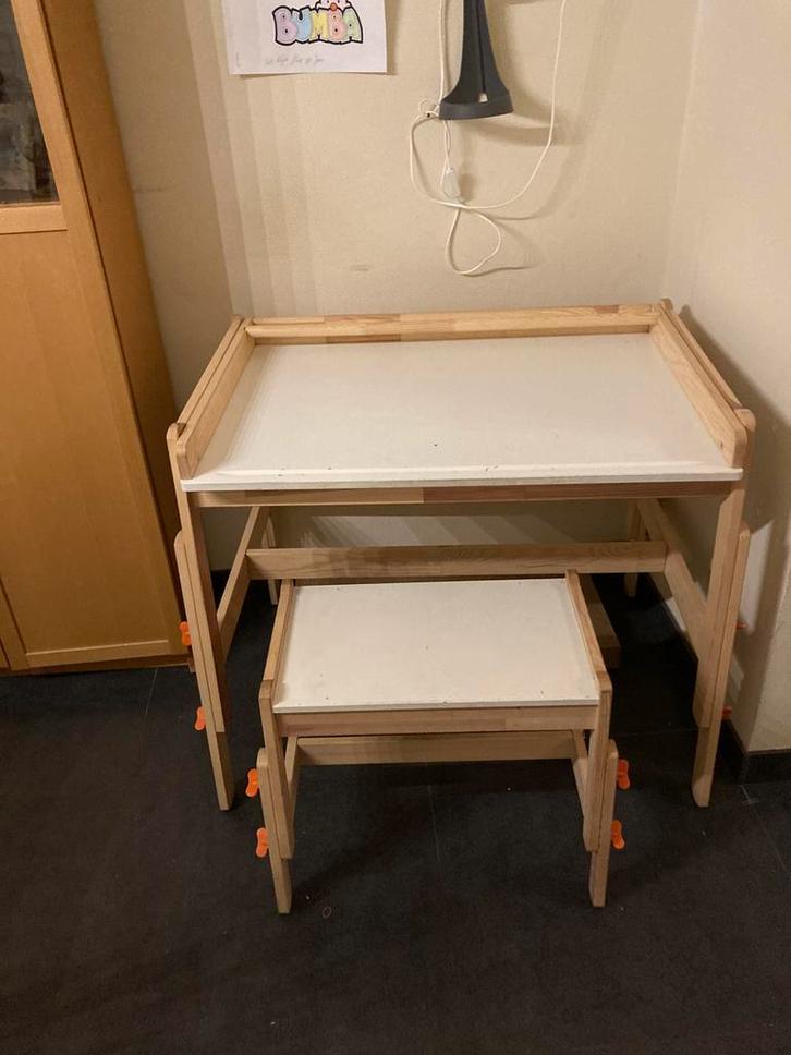 bureau met bankje voor kind ik hoogte verstelbaar, Kinderen en Baby's, Kinderkamer | Tafels en Stoelen, Zo goed als nieuw, Ophalen