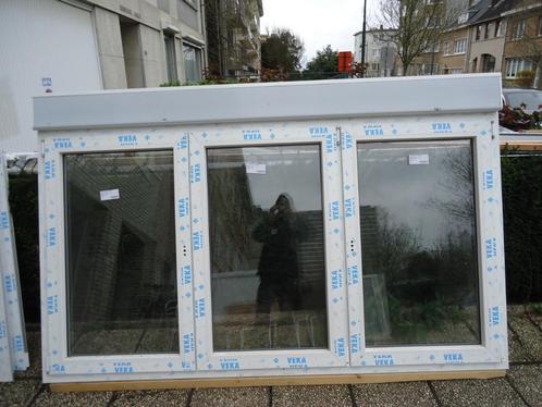 Deux fenêtres double vitrage profilé VEKA avec volet neuf !!, Bricolage & Construction, Châssis & Portes coulissantes, Neuf, Châssis de fenêtre