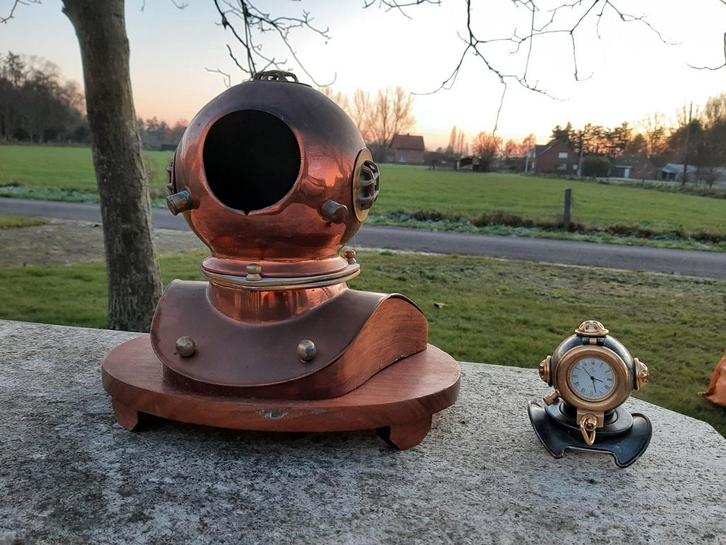 Ornamenten decoratief duikhelm klokken, Antiek en Kunst, Antiek | Klokken, Ophalen