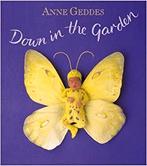 Fotoboek - Down in the garden - Anne Geddes, Ophalen of Verzenden, Gelezen, Fotografen, Anne Geddes