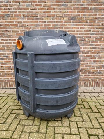 Ronde regenwaterput/septische put van 1000 liter  beschikbaar voor biedingen