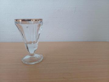 mini glaasje of vaasje beschikbaar voor biedingen