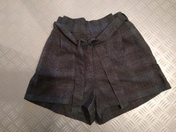 Geruite short voor tussenseizoen NIEUW,  Pull&Bear, medium  beschikbaar voor biedingen