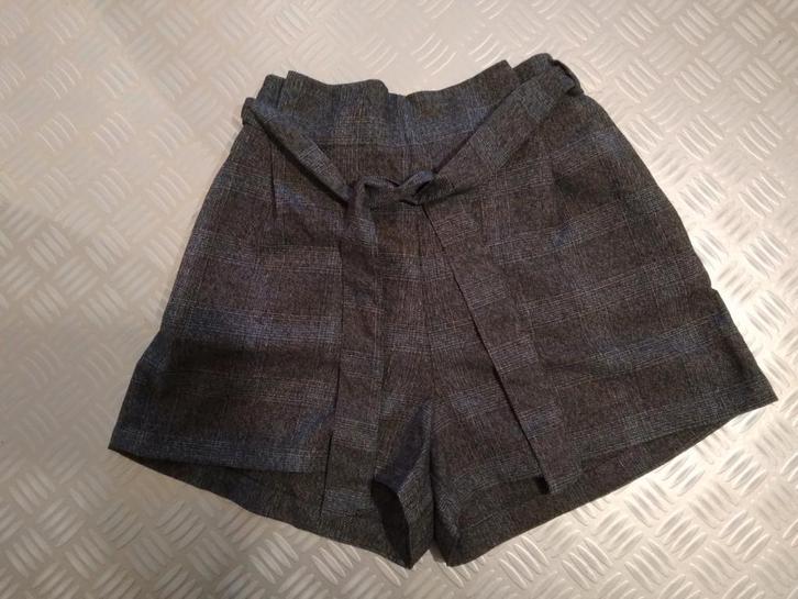 Geruite short  NIEUW,  Pull&Bear, medium, Vêtements | Femmes, Culottes & Pantalons, Neuf, Taille 38/40 (M), Gris, Courts, Enlèvement ou Envoi