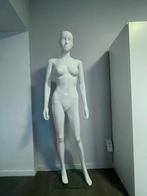 mannequin magasin exposition vitrine blanc présentation, Ophalen