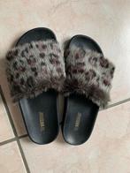 Nieuw slippers met pels 38, Kleding | Dames, Schoenen, Ophalen of Verzenden