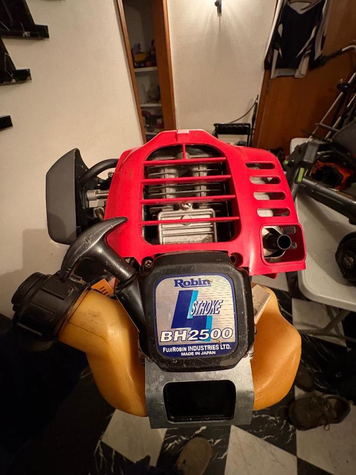 Debroussailleuse 4 temps robin, Jardin & Terrasse, Débroussailleuses, Utilisé, Essence, 30 à 50 cm, Enlèvement