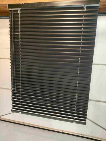 Lamellen aluminium zwart 335B x 175Hcm beschikbaar voor biedingen