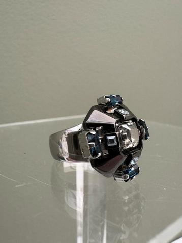 Bague Atelier Swarovski x Lanvin disponible aux enchères