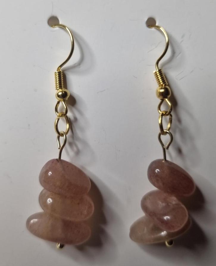 Stenen oorbellen, Handtassen en Accessoires, Oorbellen, Nieuw, Hangers, Goud, Beige, Ophalen of Verzenden