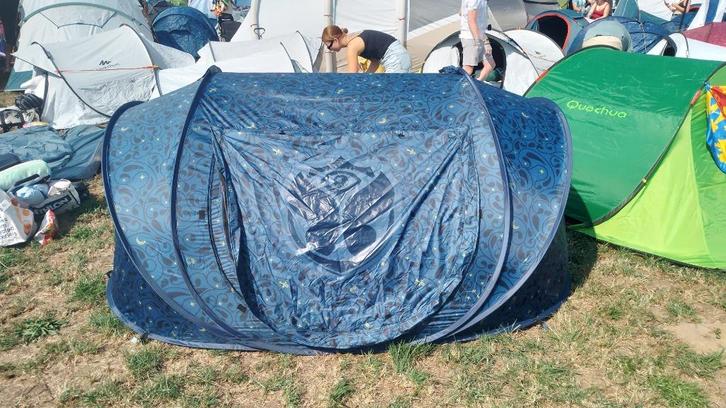 Tomorrowland tent compleet matras slaapzak 1pers proper 2025, Caravans en Kamperen, Tenten, tot en met 2, Nieuw, Ophalen