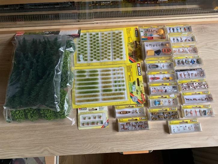 Grote hoeveelheid  NOCH figuurtjes en Busch bomen, Hobby en Vrije tijd, Modeltreinen | H0, Nieuw, Overige typen, Ophalen of Verzenden