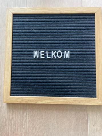 Letterbord beschikbaar voor biedingen