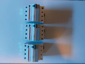 Abb differentieel 30ma 4p 63amp en 40amp prijs per stuk  beschikbaar voor biedingen