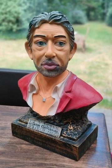 Buste van Serge Gainsbourg & Boek met 500 teksten chansons. beschikbaar voor biedingen