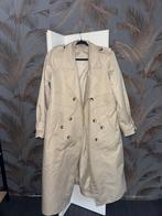 Classic Beige Trenchcoat – Tijdloze Klasse, Kleding | Dames, Jassen | Zomer, Ophalen of Verzenden, Gedragen, Maat 38/40 (M), Beige