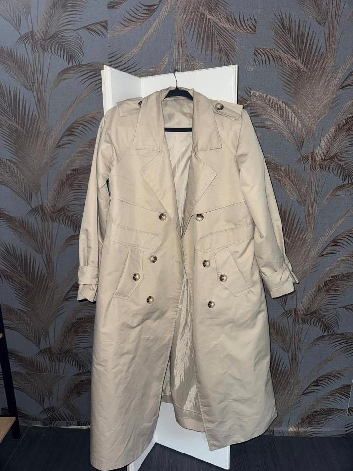 Classic Beige Trenchcoat – Tijdloze Klasse, Vêtements | Femmes, Vestes | Été, Porté, Taille 38/40 (M), Beige, Enlèvement ou Envoi