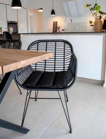 Chaise de salle à manger  disponible aux enchères