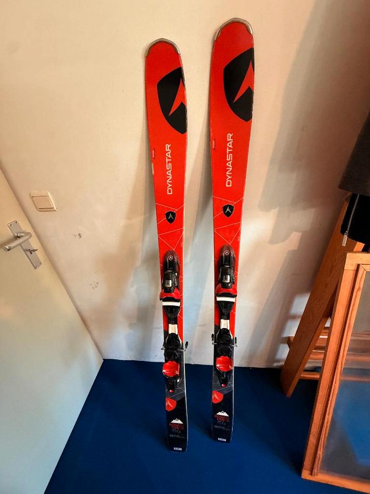 Paire de skis Dynastar powertrack 84 idéal pour la poudreuse, Sport en Fitness, Skiën en Langlaufen, Gebruikt, Ski's, Ski, Overige merken