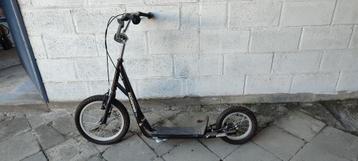 Scooter van groot model beschikbaar voor biedingen